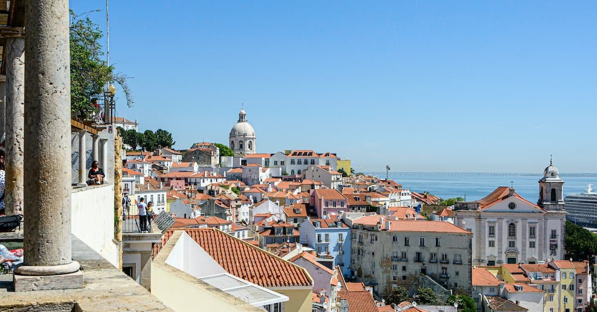 Fado in Lisbon: History, Styles, Singers, Listening Spots